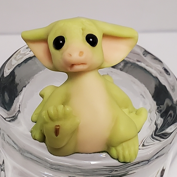 Real Musgrave Little Foot Dragon Figurine - Picture 2 of 9